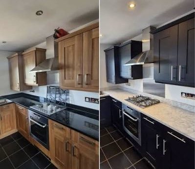 Keuken voor en na wrappen, van eiken naar marineblauw